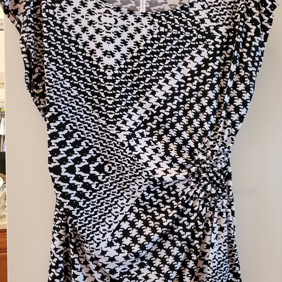 Passports Cap Sleeve Top Asymmetrical hem Sz M - Picture 5 of 9